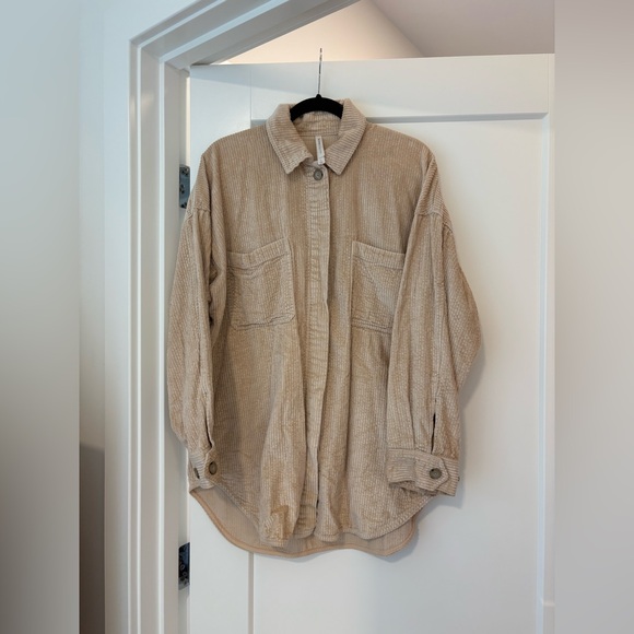 Aritzia Tops - Artizia Oversized Button-Up